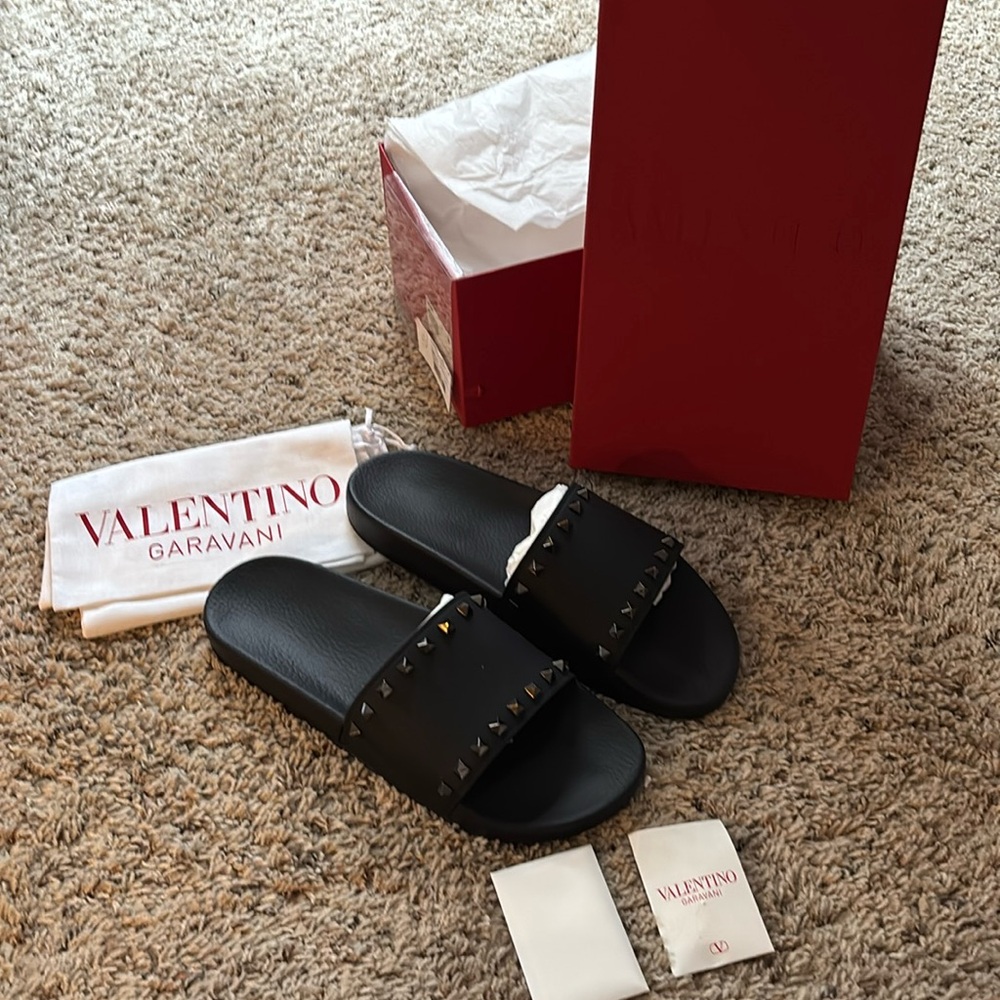 VALENTINO GARAVANI rockstud slides brand new !! ♥️🔥